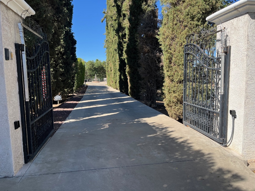 custom driveway gate 3