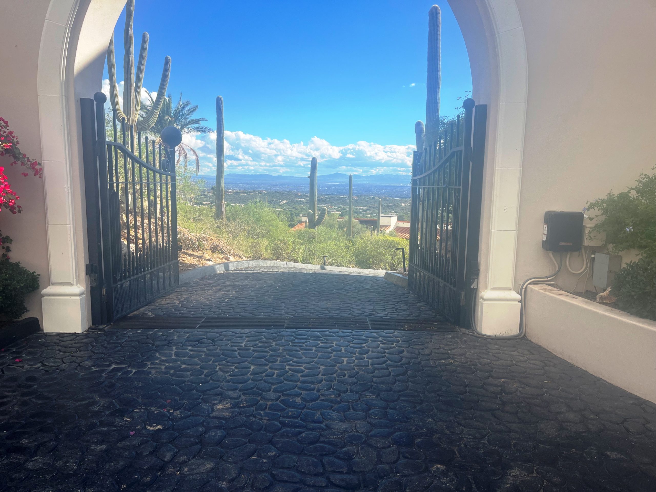 2 new LiftMaster LA 500 gate operators on this swinging vehicle gate 3